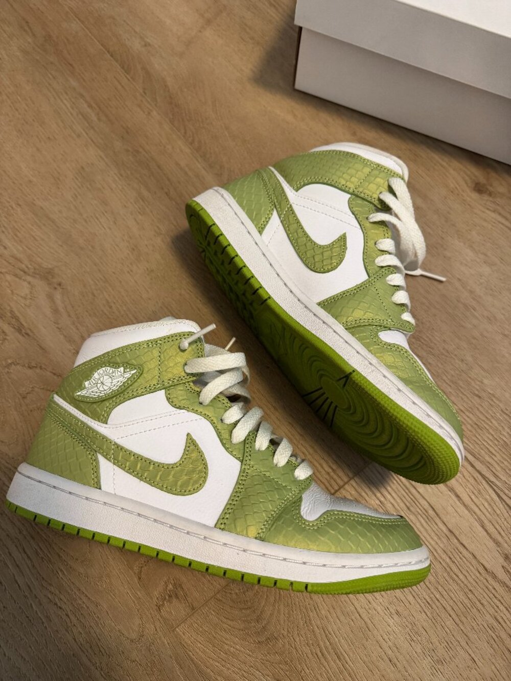 Air Jordan 1 Mid SE Womens 6.5